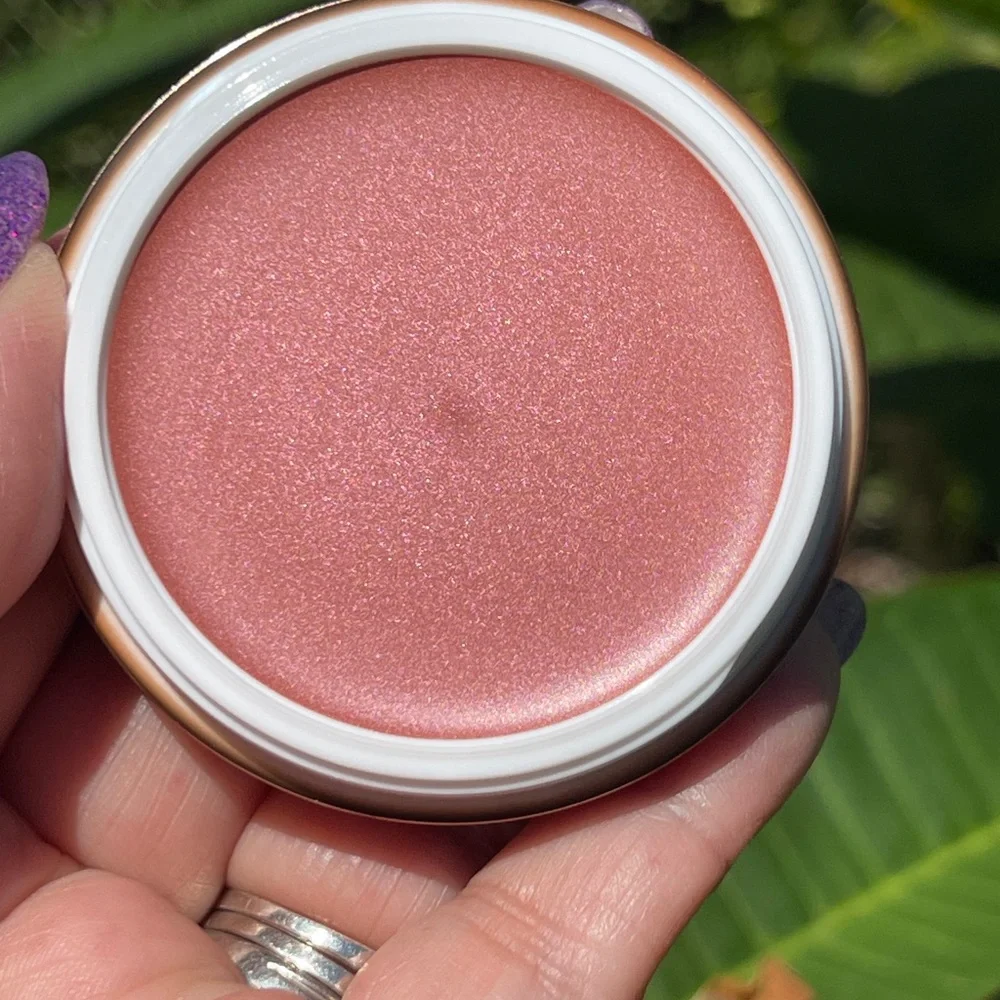 DANESSA MYRICKS BEAUTY Yummy Skin Blurring Powder In Unbothered (Mauve Pink Gold